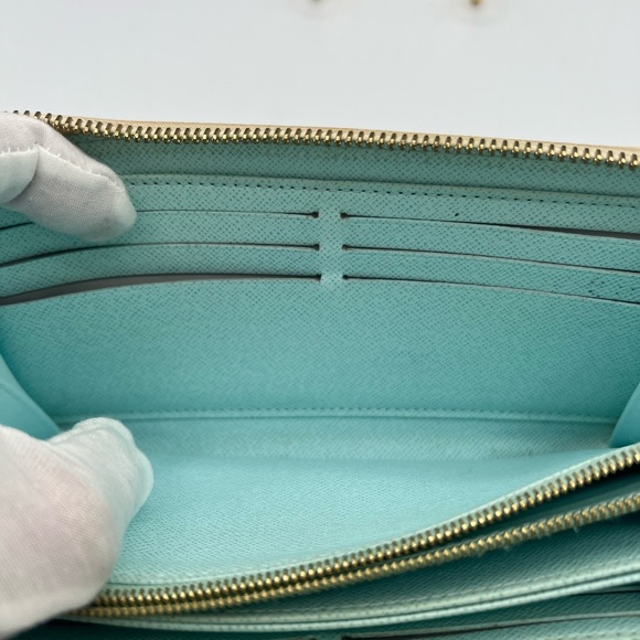 Louis Vuitton LV Rare “By the Pool” Large Zippy Wallet - with COA - Picture 14 of 16